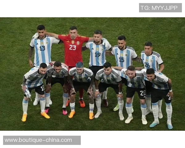 全球足球巨星齐聚一堂 见证辉煌时刻的精彩集体合影 全球足球巨星齐聚一堂 见证辉煌时刻的精彩集体合影