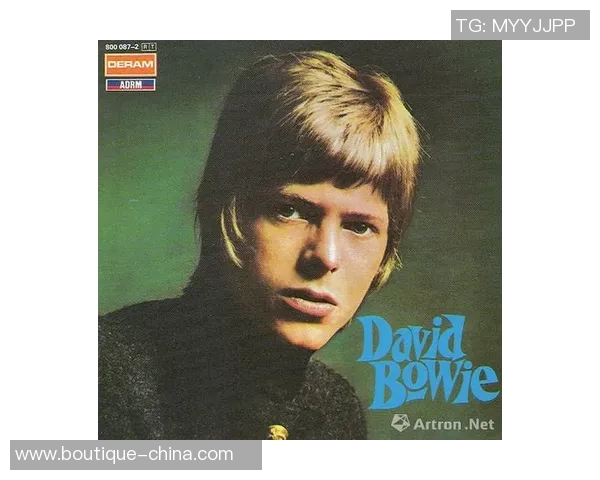 球星模糊照片背后的足球传奇与视觉艺术的融合探索 球星模糊照片背后的足球传奇与视觉艺术的融合探索