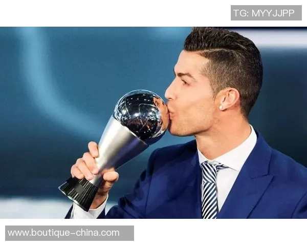 聚焦7号球星足坛传奇之路:从初露锋芒到全球瞩目的足球巨星 聚焦7号球星足坛传奇之路:从初露锋芒到全球瞩目的足球巨星